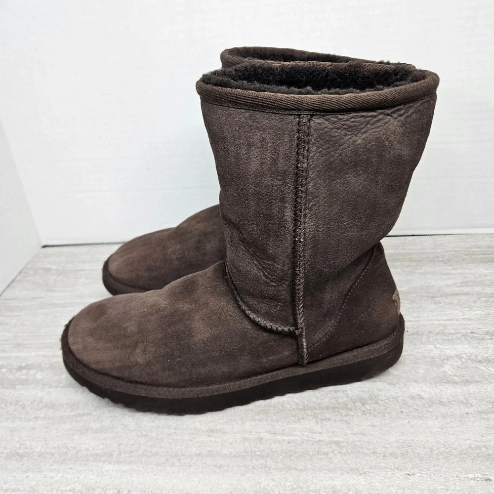 UGG Australia Classic Short Boots Chocolate Brown Sheepskin Lined Womens‎ Size 9